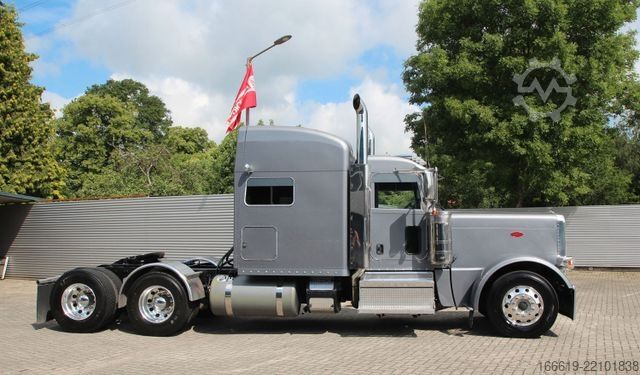 Staðlaður dráttarbíll PETERBILT 389