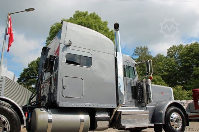Staðlaður dráttarbíll PETERBILT 389