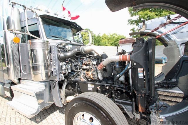 Staðlaður dráttarbíll PETERBILT 389