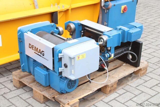מנוף עמוד מסתובב עם זרוע של 4.5 מ' / 3200 ק"ג Demag D-MS360