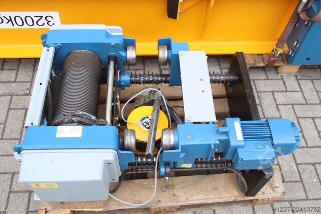 מנוף עמוד מסתובב עם זרוע של 4.5 מ' / 3200 ק"ג Demag D-MS360