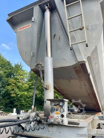 Kipper Fruehauf STEEL CHASSIS, STEEL DUMPER!   Full spring!  TO...