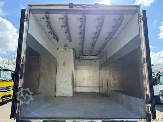 Chladený nákladný automobil MAN TGL 12.220 L FLEISCH-Kühlk.*5 Rohrbahnen*THERMO