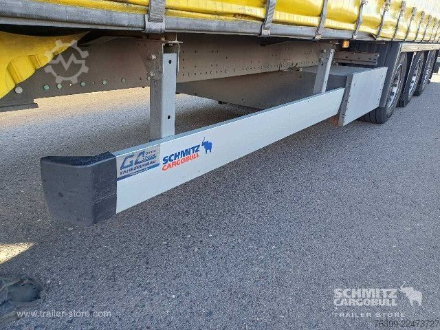 Opin hálf-vagn með segldúk Schmitz Cargobull Curtainsider Mega Getränke