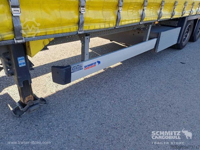 Opin hálf-vagn með segldúk Schmitz Cargobull Curtainsider Mega Getränke