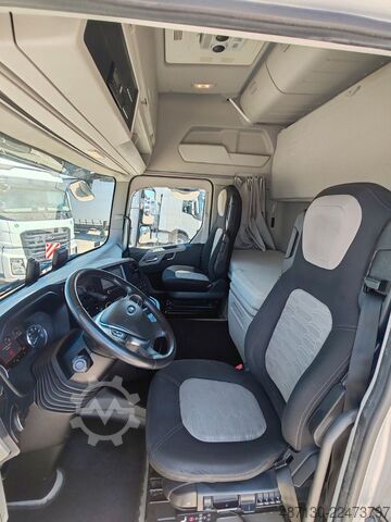 大容量トラクターユニット FORD F-MAX 500 LUXURY Mega