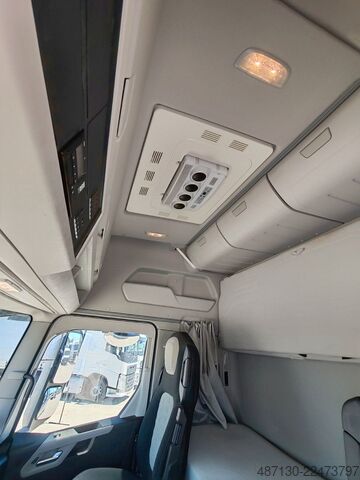 大容量トラクターユニット FORD F-MAX 500 LUXURY Mega