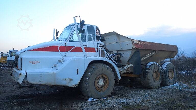 Articulated dump truck Caterpillar 735