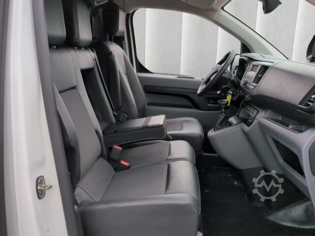 Dobozos furgon Opel Vivaro Kasten Edition 1.5D*AHK Temp R-Kam Regale