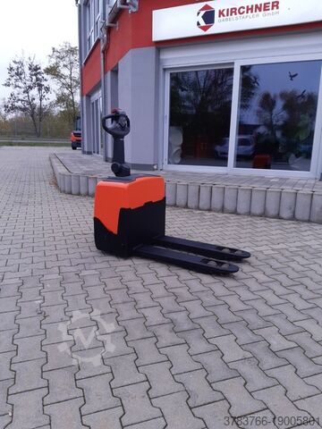 Empilhadeira baixa BT LWE130 (Lithium ION)