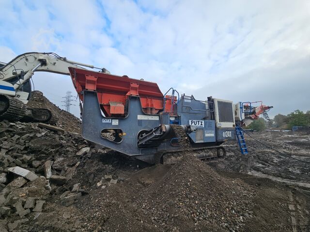Trituradora de mandíbulas Sandvik QJ241 sobre orugas Sandvik QJ241 jaw crusher