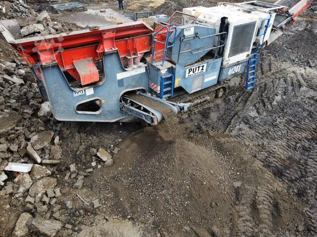 Jaw crusher Sandvik QJ241 atas trek Sandvik QJ241 jaw crusher