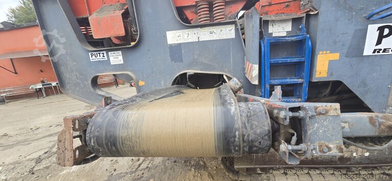 Máy nghiền hàm Sandvik QJ241 trên bánh xích Sandvik QJ241 jaw crusher