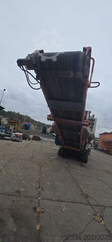 Trituradora de mandíbulas Sandvik QJ241 sobre orugas Sandvik QJ241 jaw crusher