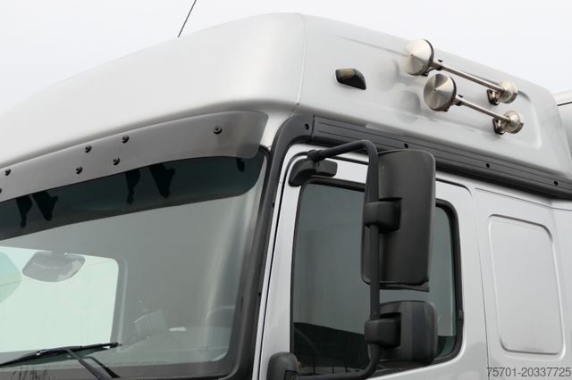 شاحنة نقل سيارات مغلقة MERCEDES-BENZ Atego 822 Autotransporter Geschoss. Automatik