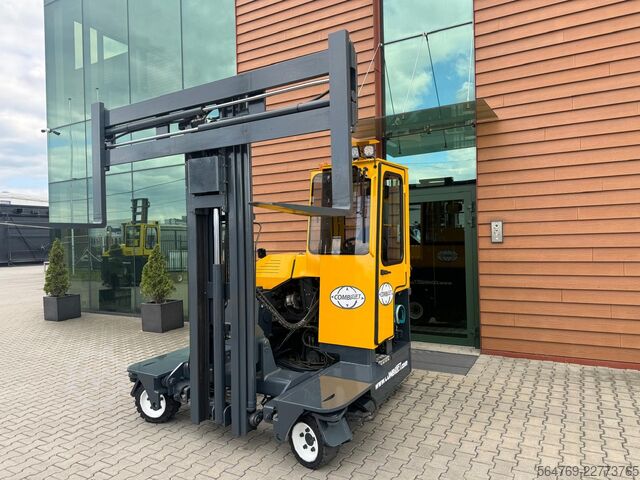 Carrello elevatore a 4 direzioni Combilift C2500 / Compact / Wide positioner