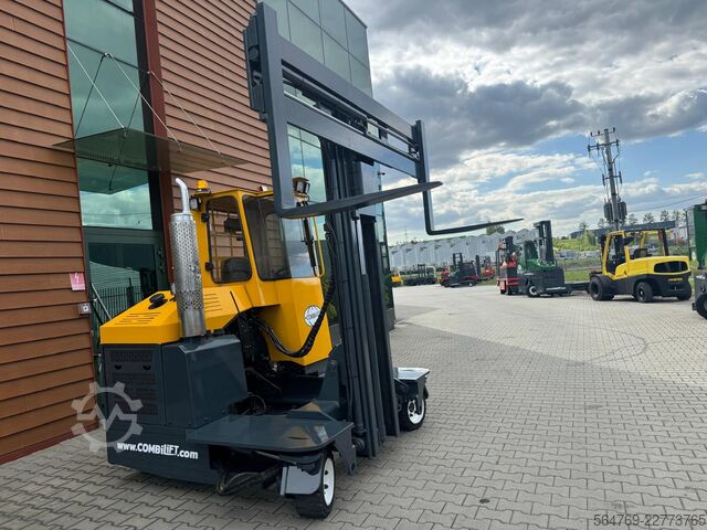 Carrello elevatore a 4 direzioni Combilift C2500 / Compact / Wide positioner