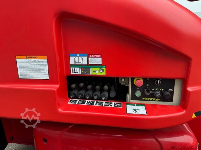แพลตฟอร์มการทำงานแบบยืดไสลด์แบบก้อง Niftylift HR 28 D E 4x4