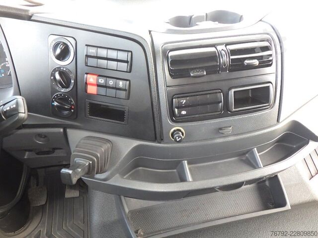 Lastebil med plan MERCEDES-BENZ 1330 L Atego4 Pritsche 7,2m/LBW/Edscha/AHK/Klima