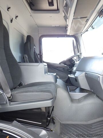 Lastebil med plan MERCEDES-BENZ 1330 L Atego4 Pritsche 7,2m/LBW/Edscha/AHK/Klima