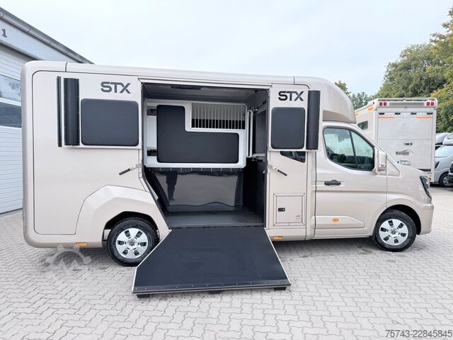 Prijevoznik stoke RENAULT Master STX 5 Sitzer Haras ex. Lang