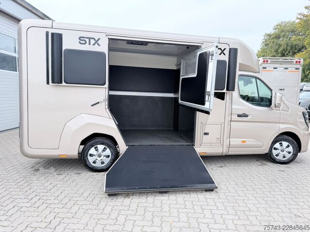 Prijevoznik stoke RENAULT Master STX 5 Sitzer Haras ex. Lang