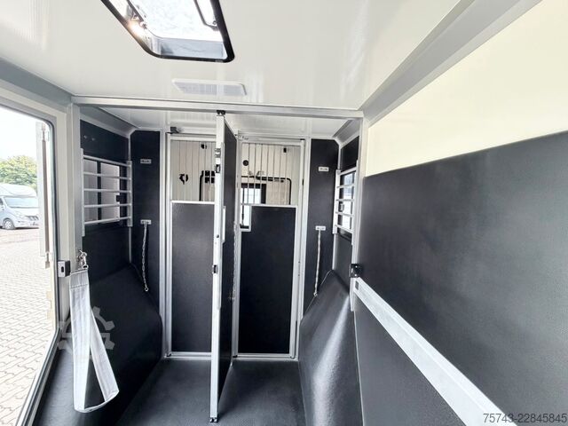 Prijevoznik stoke RENAULT Master STX 5 Sitzer Haras ex. Lang