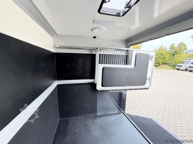 Prijevoznik stoke RENAULT Master STX 5 Sitzer Haras ex. Lang
