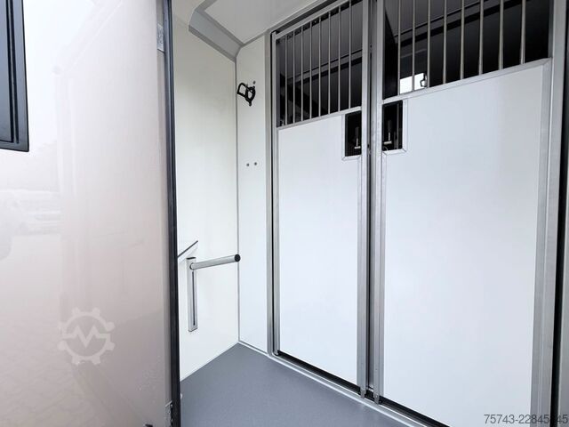 Prijevoznik stoke RENAULT Master STX 5 Sitzer Haras ex. Lang