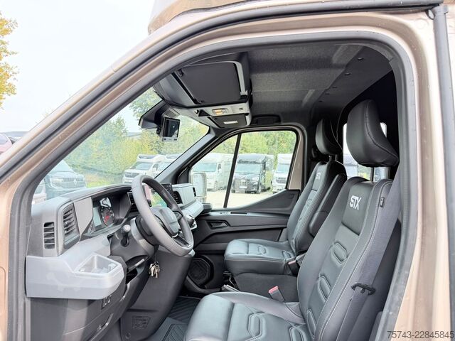 Prijevoznik stoke RENAULT Master STX 5 Sitzer Haras ex. Lang