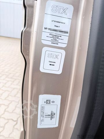 Prijevoznik stoke RENAULT Master STX 5 Sitzer Haras ex. Lang