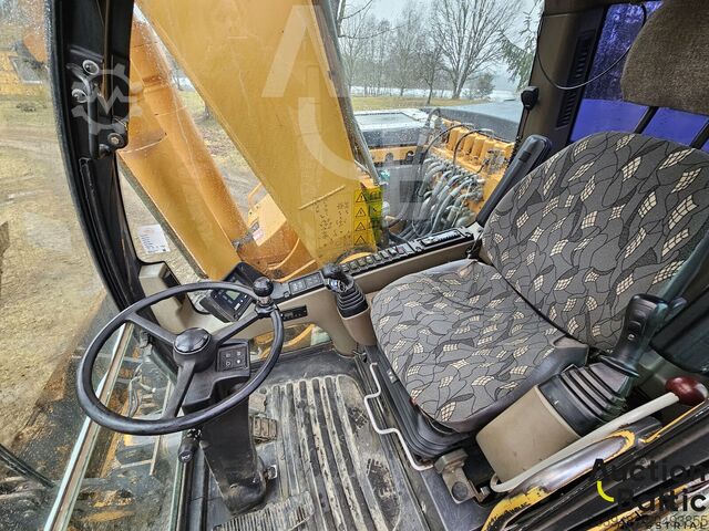 Wheel excavator Case WX 165