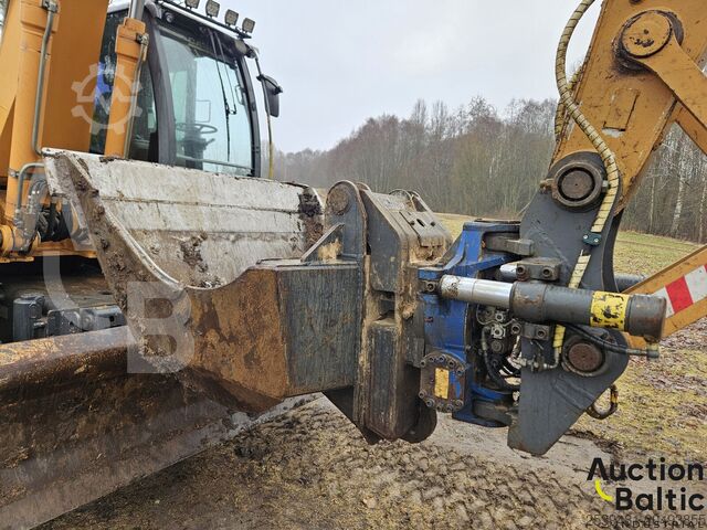 Wheel excavator Case WX 165