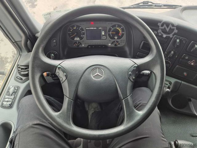 מטאטא כבישים MERCEDES-BENZ Actros 2032 A 4x4 Bucher STKF 9500 Airport 30x