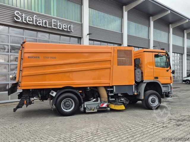 מטאטא כבישים MERCEDES-BENZ Actros 2032 A 4x4 Bucher STKF 9500 Airport 30x