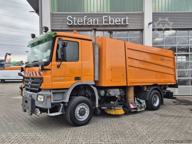 Kamionska čistilica MERCEDES-BENZ Actros 2032 A 4x4 Bucher STKF 9500 Airport 30x