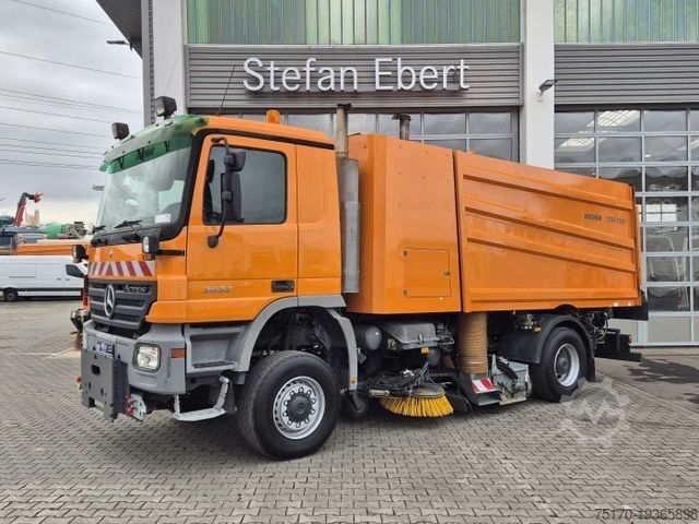 מטאטא כבישים MERCEDES-BENZ Actros 2032 A 4x4 Bucher STKF 9500 Airport 30x