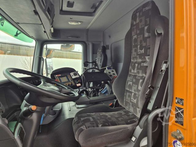 מטאטא כבישים MERCEDES-BENZ Actros 2032 A 4x4 Bucher STKF 9500 Airport 30x