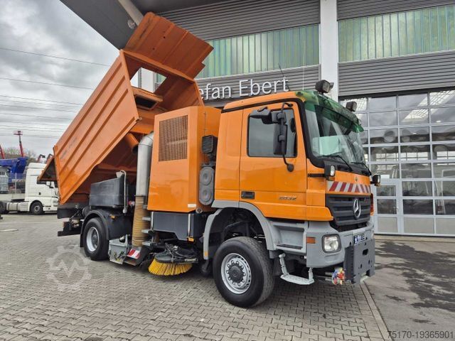 מטאטא כבישים MERCEDES-BENZ Actros 2032 A 4x4 Bucher STKF 9500 Airport 30x