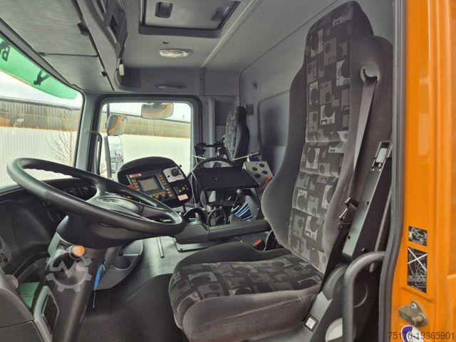 Veegmachine MERCEDES-BENZ Actros 2032 A 4x4 Bucher STKF 9500 Airport 30x