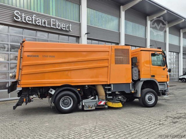 Veegmachine MERCEDES-BENZ Actros 2032 A 4x4 Bucher STKF 9500 Airport 30x
