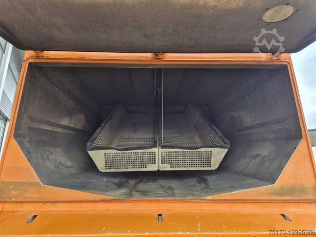 Veegmachine MERCEDES-BENZ Actros 2032 A 4x4 Bucher STKF 9500 Airport 30x