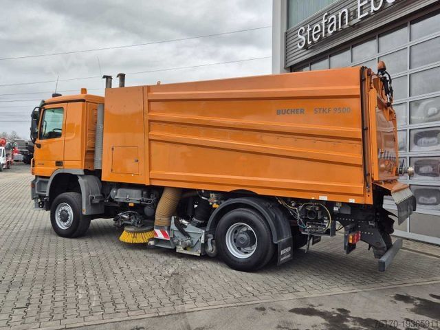 Barredora de calzadas MERCEDES-BENZ Actros 2032 A 4x4 Bucher STKF 9500 Airport 30x