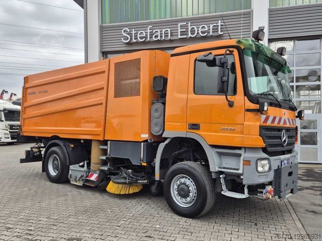 מטאטא כבישים MERCEDES-BENZ Actros 2032 A 4x4 Bucher STKF 9500 Airport 30x
