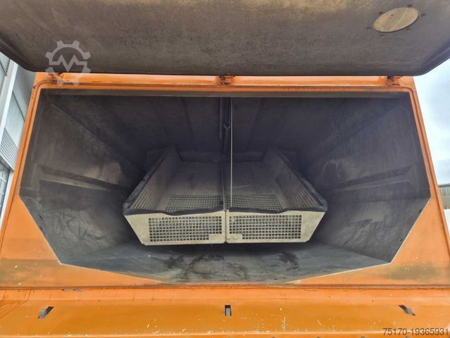 מטאטא כבישים MERCEDES-BENZ Actros 2032 A 4x4 Bucher STKF 9500 Airport 30x