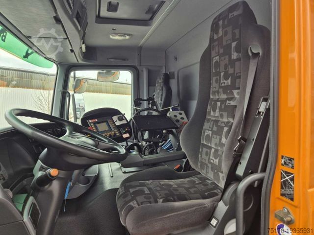 מטאטא כבישים MERCEDES-BENZ Actros 2032 A 4x4 Bucher STKF 9500 Airport 30x