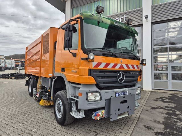 מטאטא כבישים MERCEDES-BENZ Actros 2032 A 4x4 Bucher STKF 9500 Airport 30x