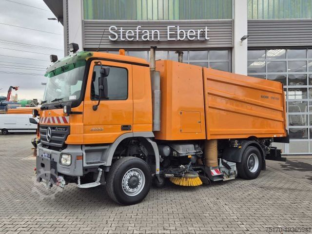 מטאטא כבישים MERCEDES-BENZ Actros 2032 A 4x4 Bucher STKF 9500 Airport 30x