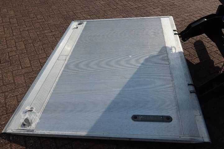 กระเป๋าเดินทาง Iveco Daily 35S16 Bakwagen + Laadklep 750kg