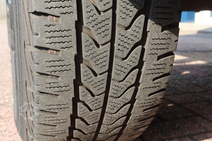 กระเป๋าเดินทาง Iveco Daily 35S16 Bakwagen + Laadklep 750kg